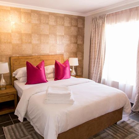 3 Lux Suites Middelburg  Luaran gambar
