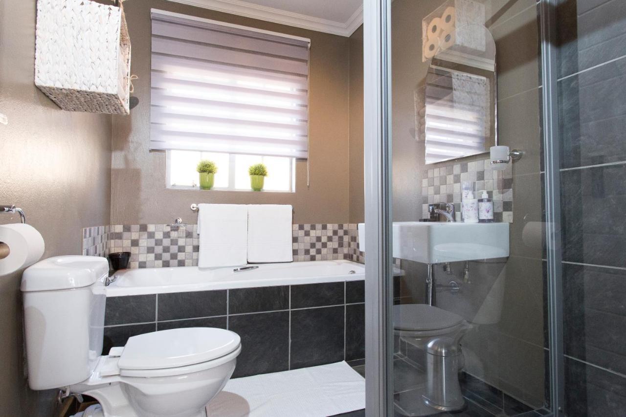3 Lux Suites Middelburg  Luaran gambar