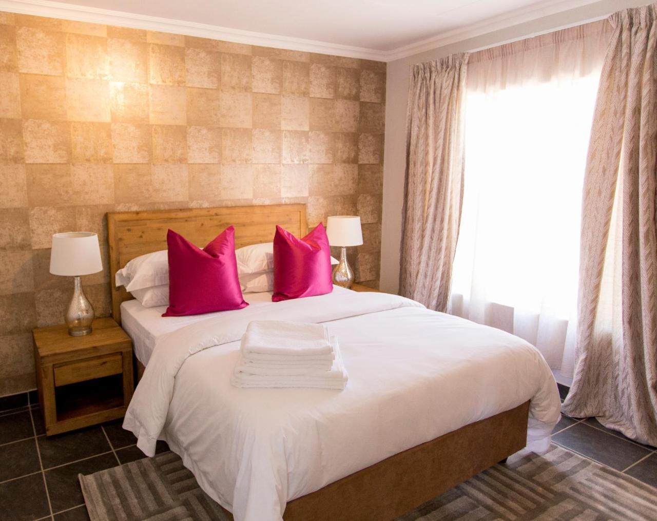 3 Lux Suites Middelburg  Luaran gambar