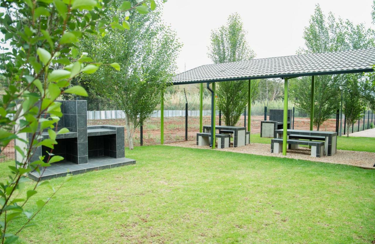 3 Lux Suites Middelburg  Luaran gambar
